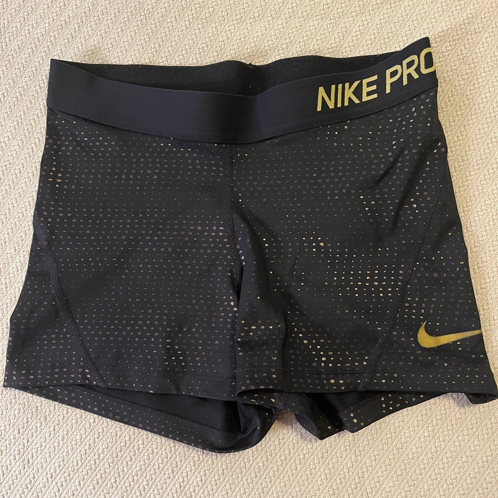 Nike Pros Shorts 3-inch Nike Pro Womens size M ( Medium ) athletic Nike shorts